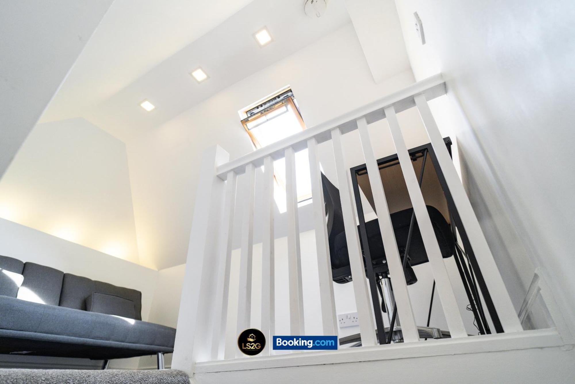 Amazing 3 Bedroom House By Ls2g Short Lets & Serviced Greater With Free Parking * Londres