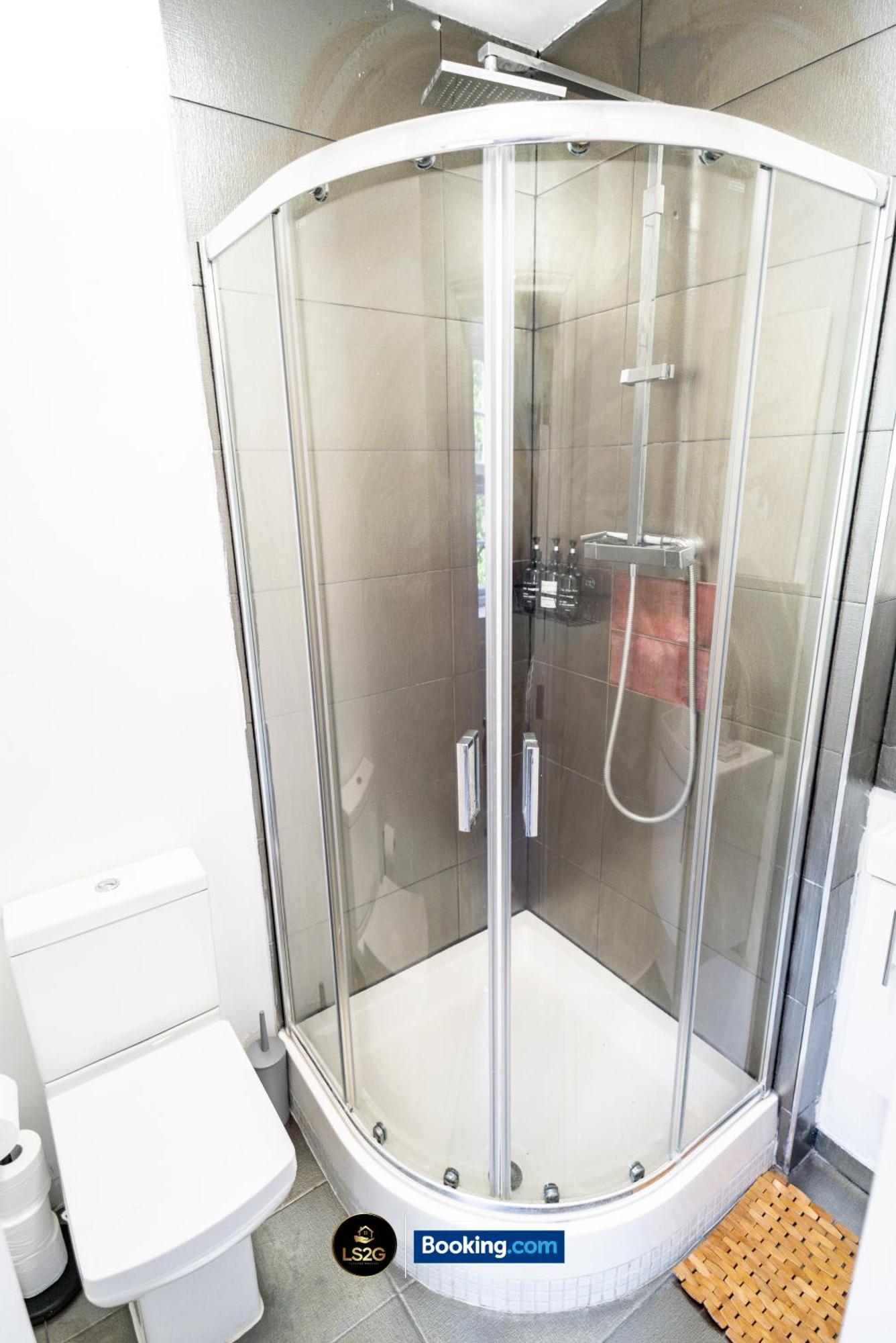 Amazing 3 Bedroom House By Ls2g Short Lets & Serviced Greater With Free Parking Сasa de vacaciones Londres