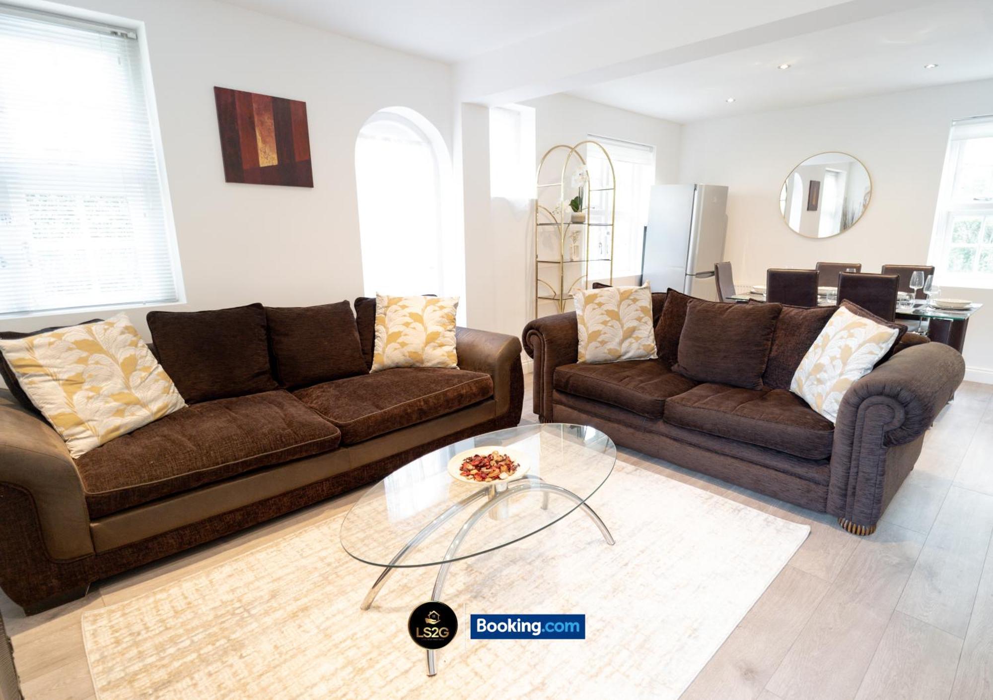 Сasa de vacaciones Amazing 3 Bedroom House By Ls2g Short Lets & Serviced Greater With Free Parking