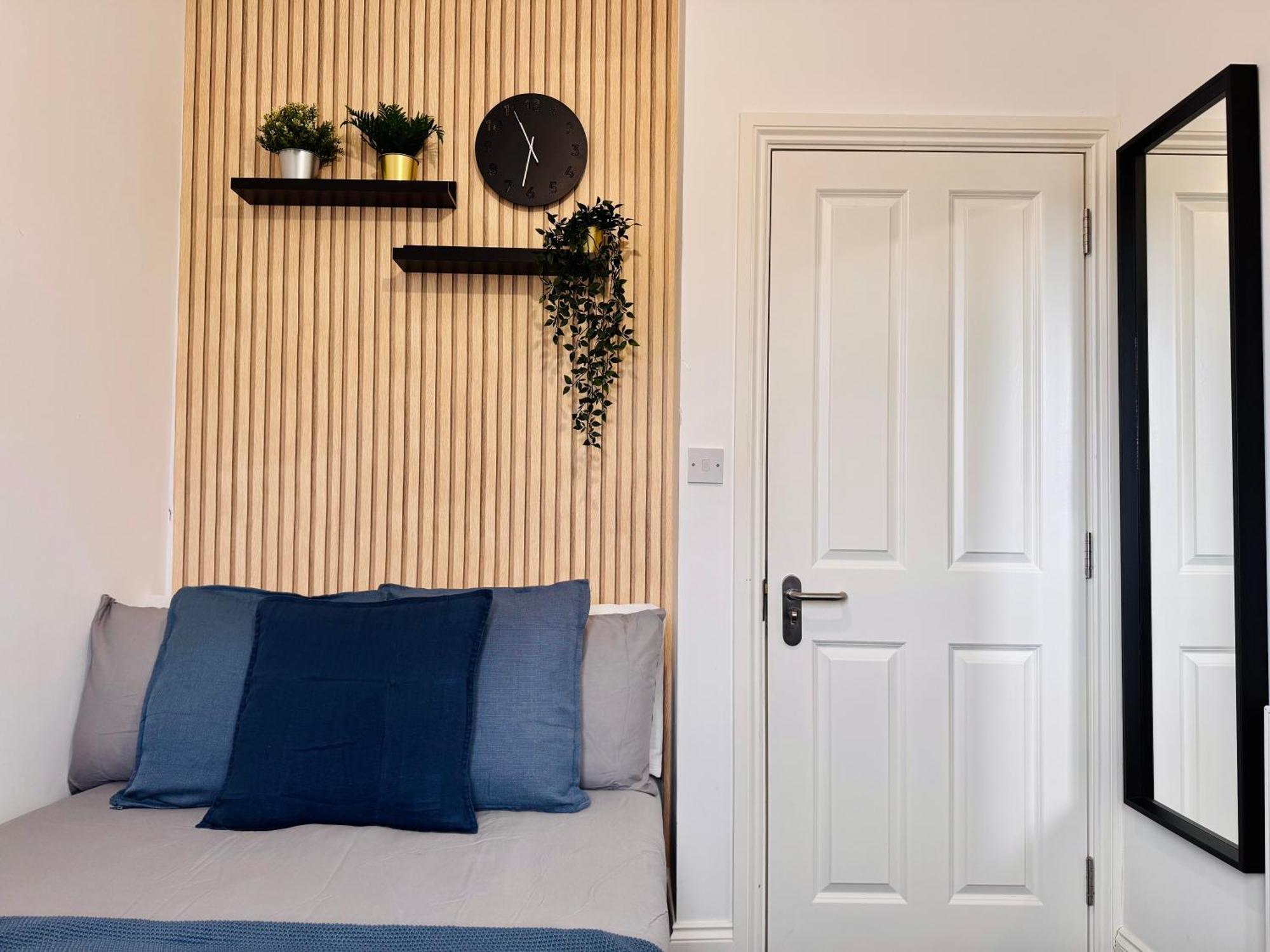 Convenient 2-bed 30min To Apartment