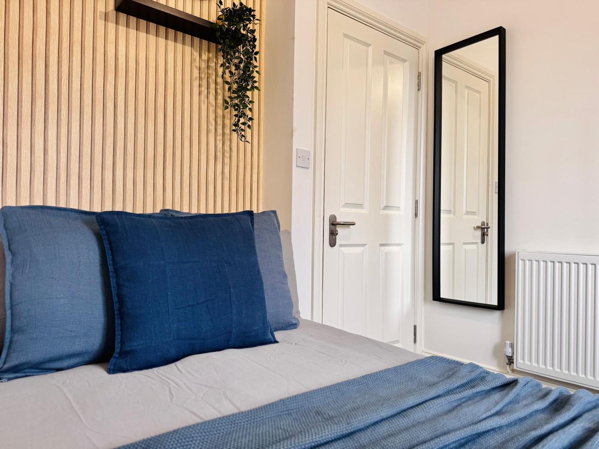 Apartment Convenient 2-bed 30min To *