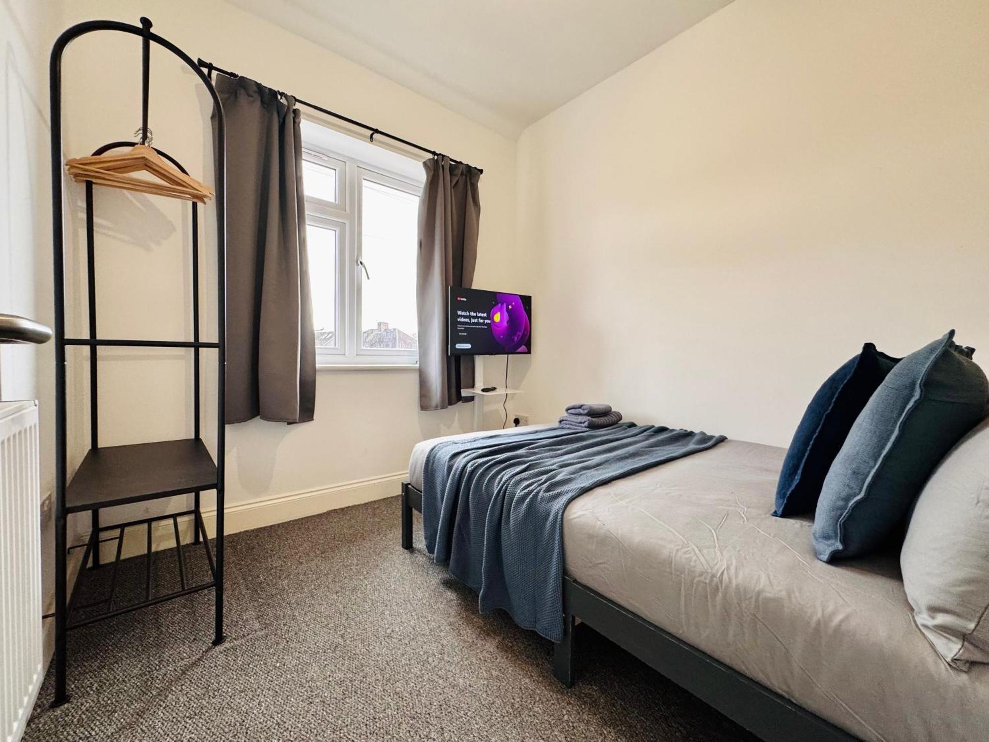 Convenient 2-bed 30min To *