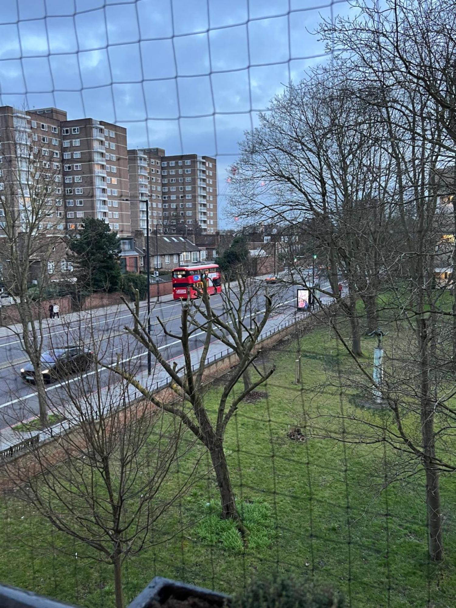 Amazing Location 2 Bed Swiss London