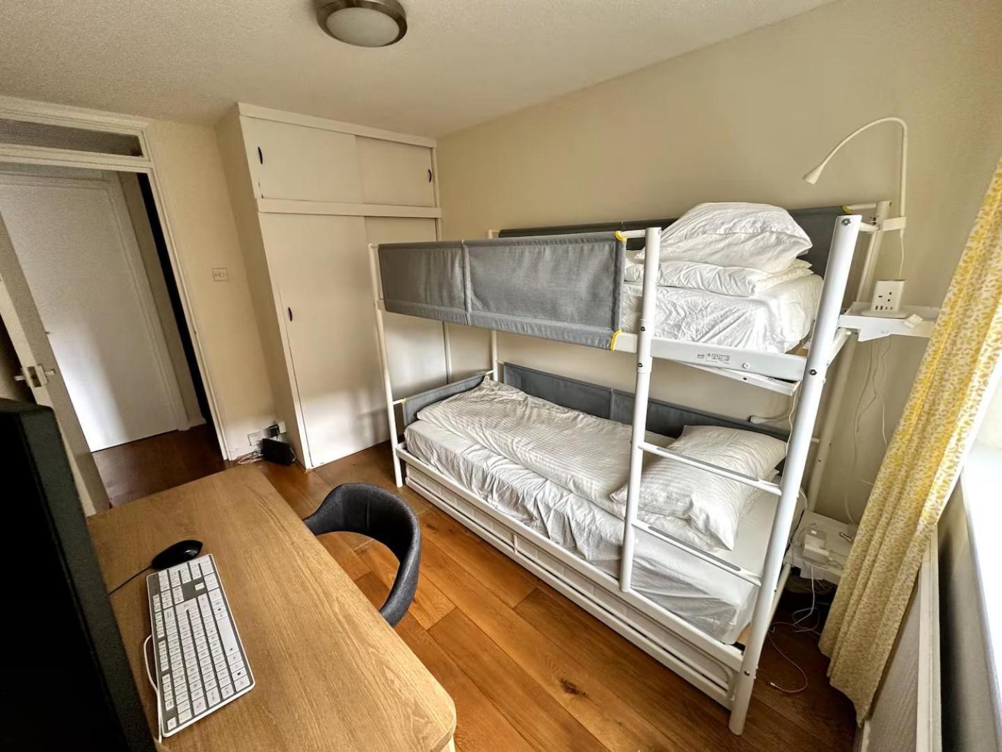 Apartment Jonathan Court London