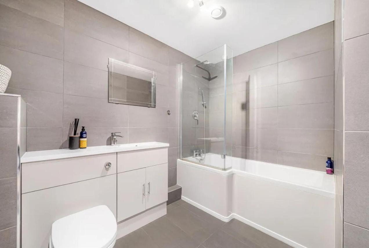 Dillion Wo 3 Apartment *