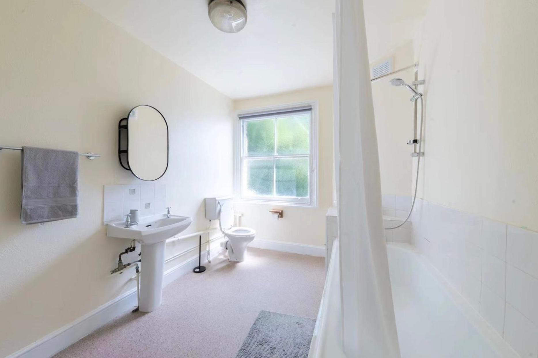 Two Beds In Camden Town Apartment London