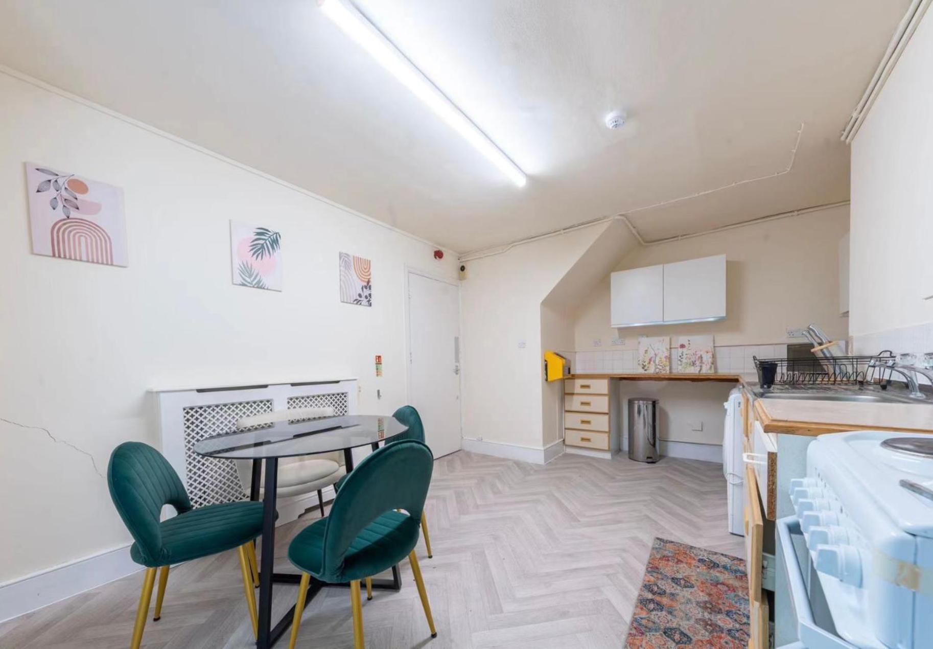 Two Beds In Camden Town *
