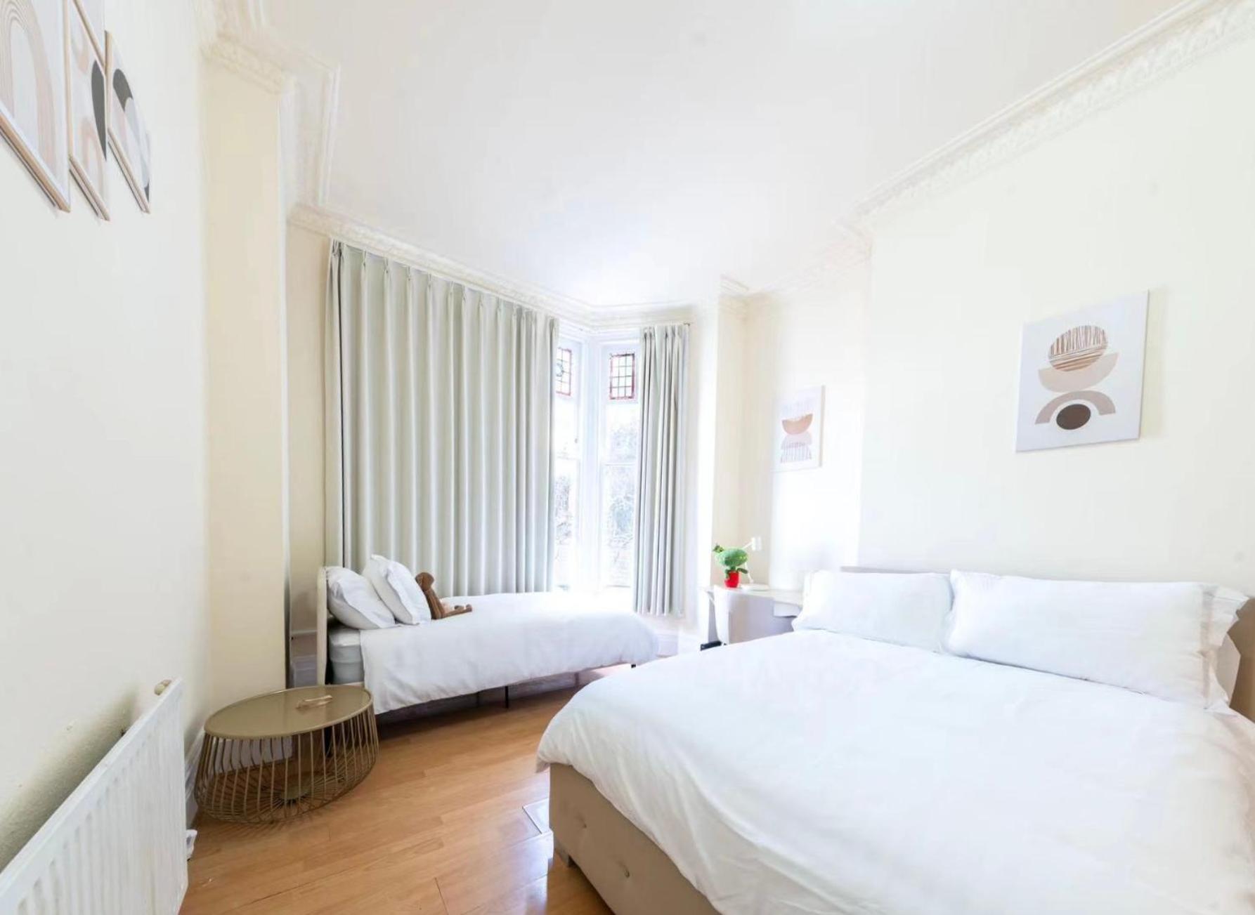 Spacious For Three In Camden Town