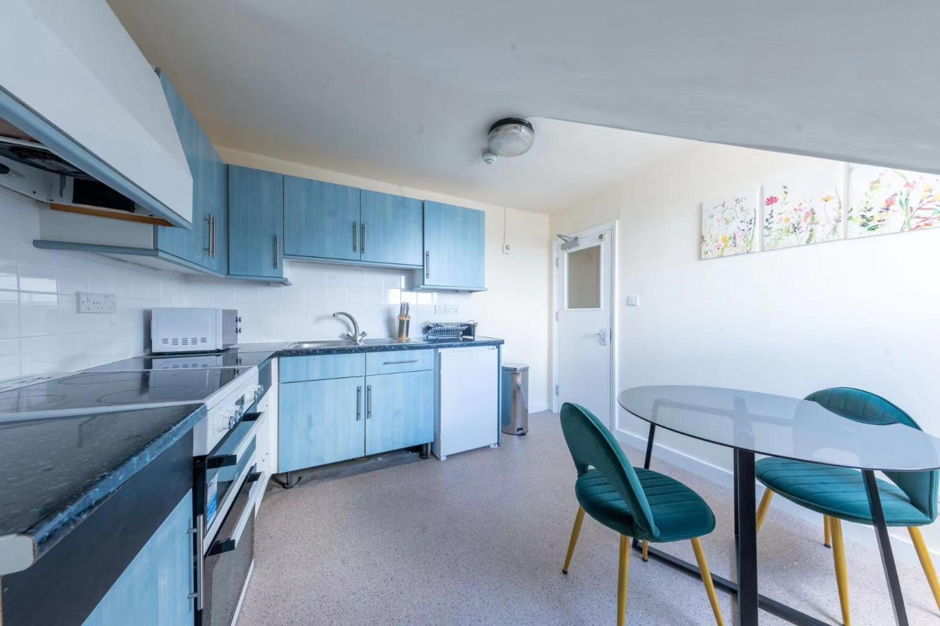 Spacious For Three In Camden Town *