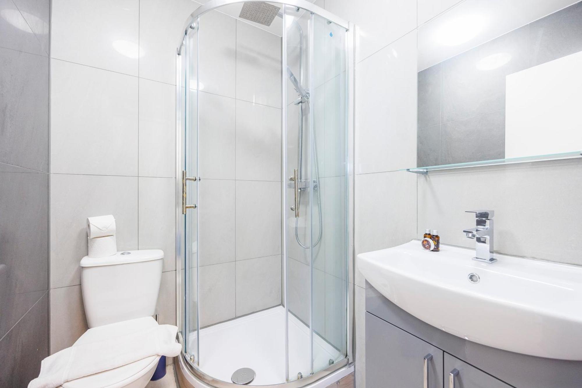 Apartment North West Ideal For Long & Short Offers