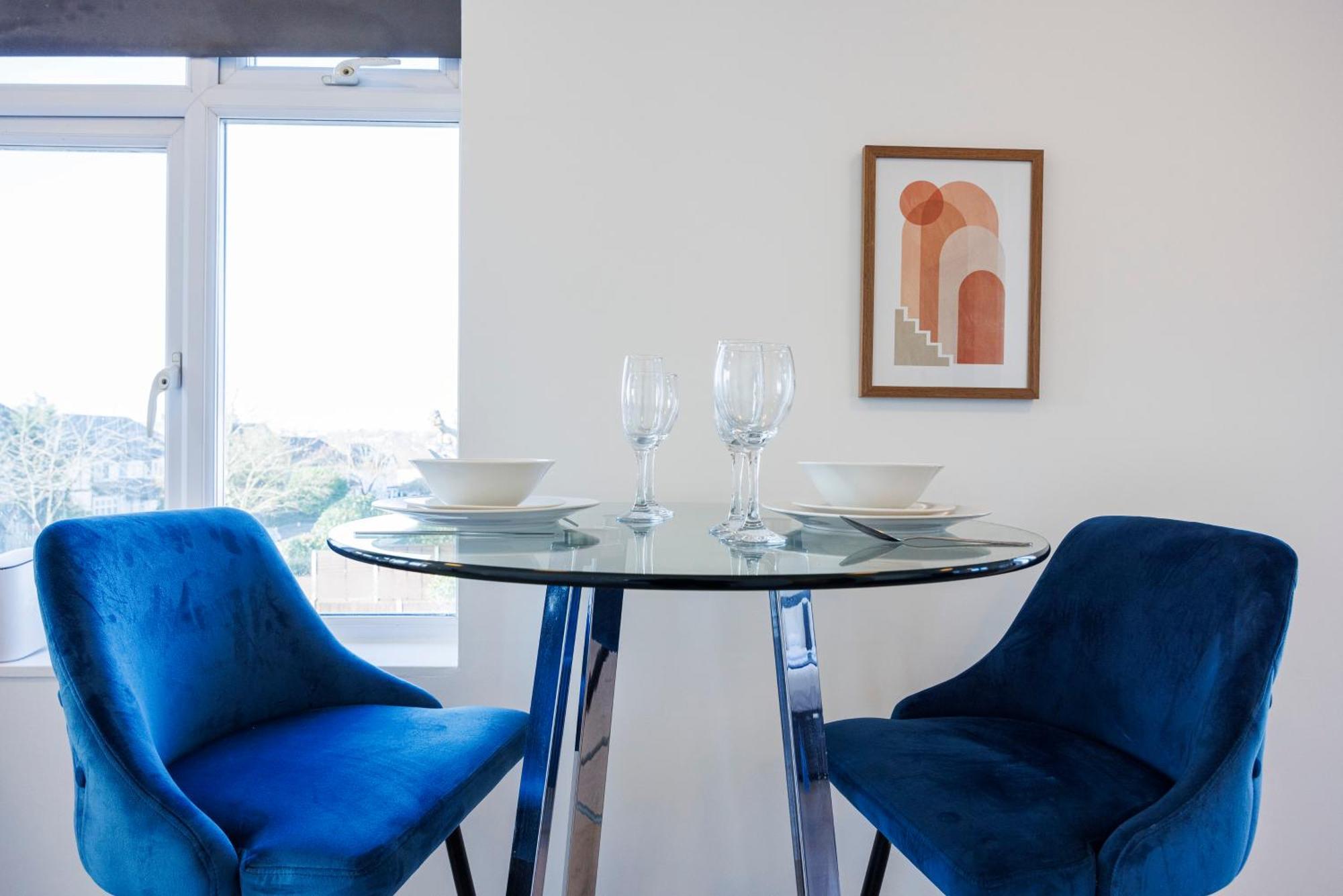 North West Ideal For Long & Short Offers Apartment *