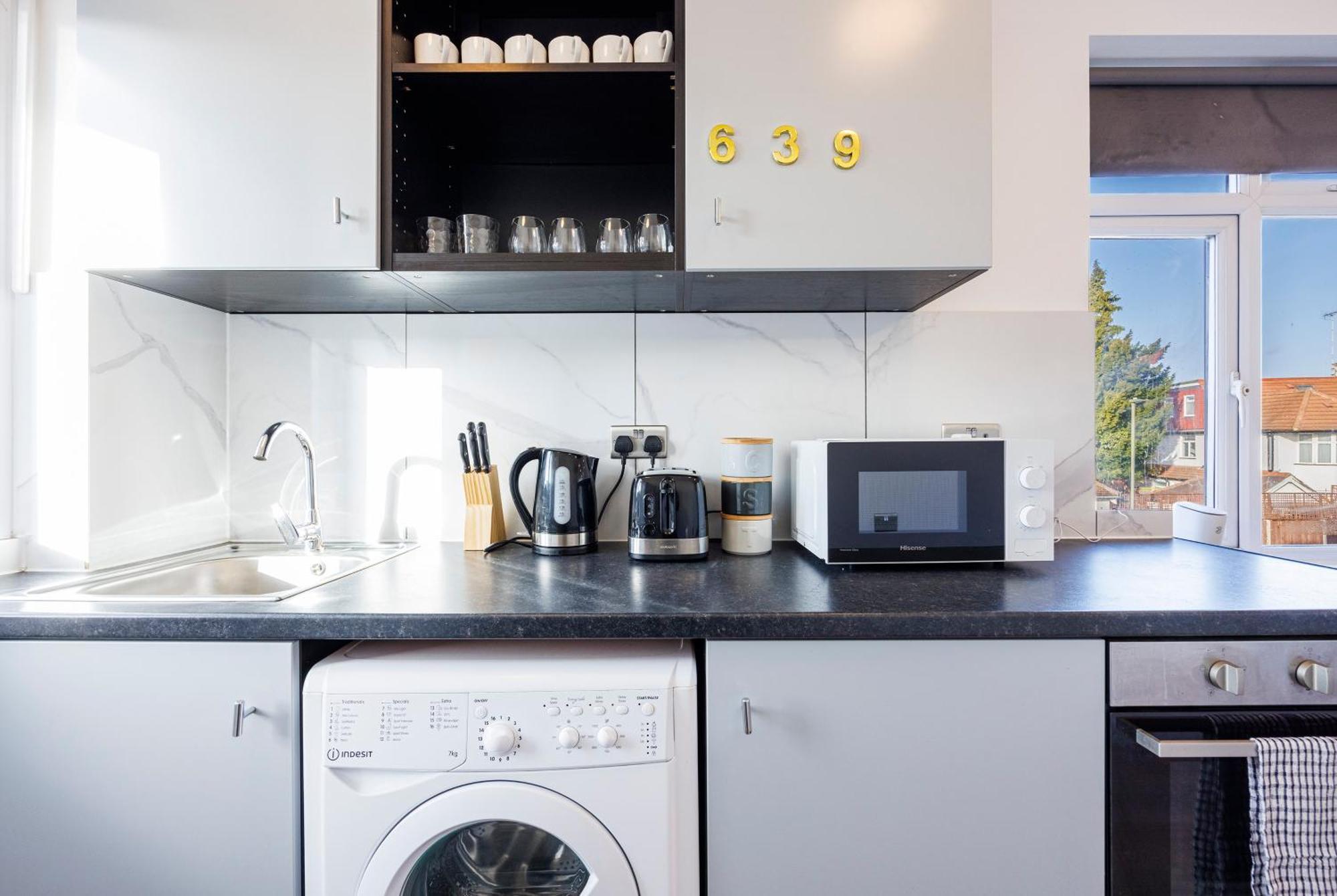 North West Ideal For Long & Short Offers *