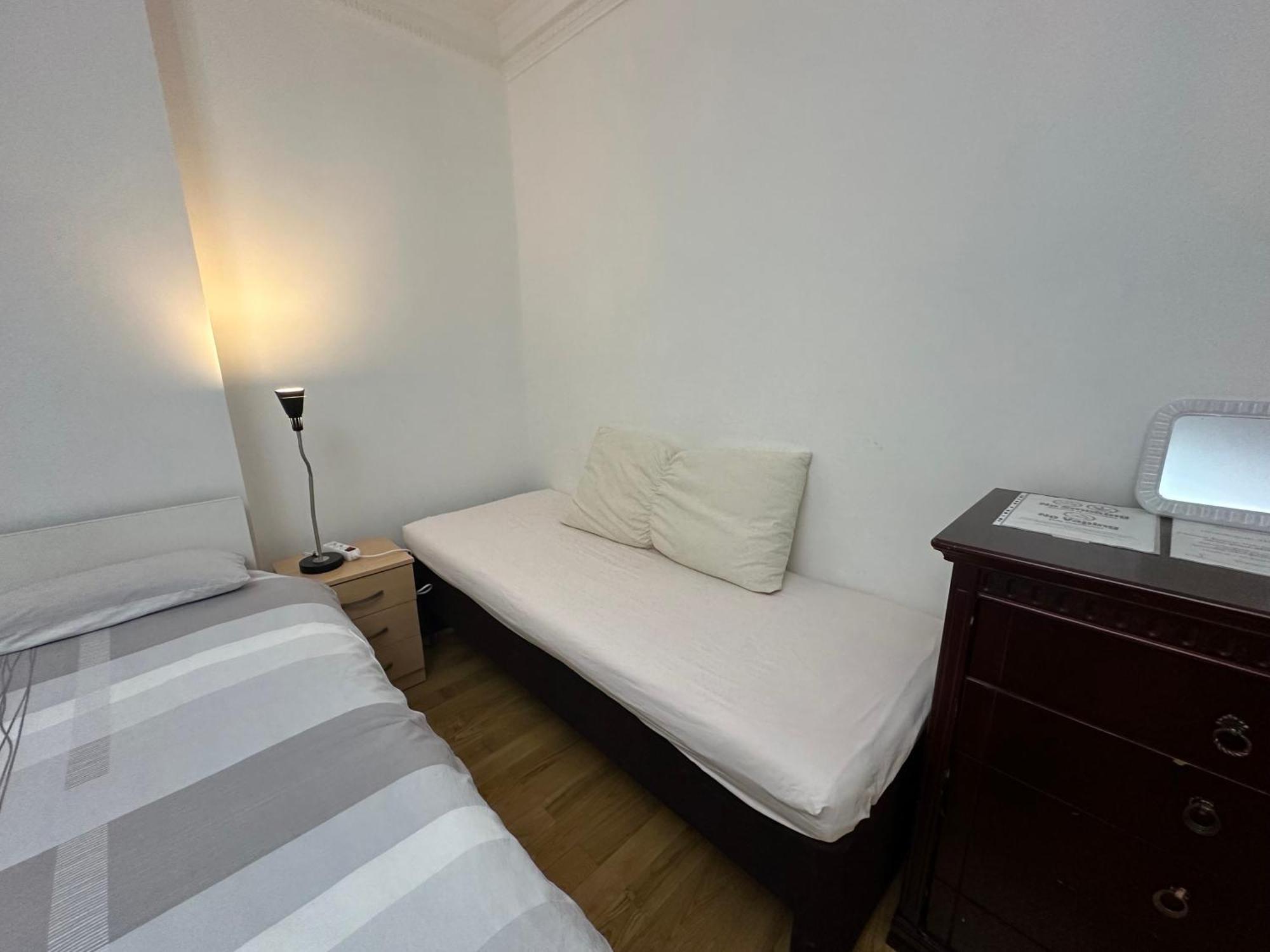Spacious En Room, Opposite Of Tube Station, 5 Minutes From Oxford Street