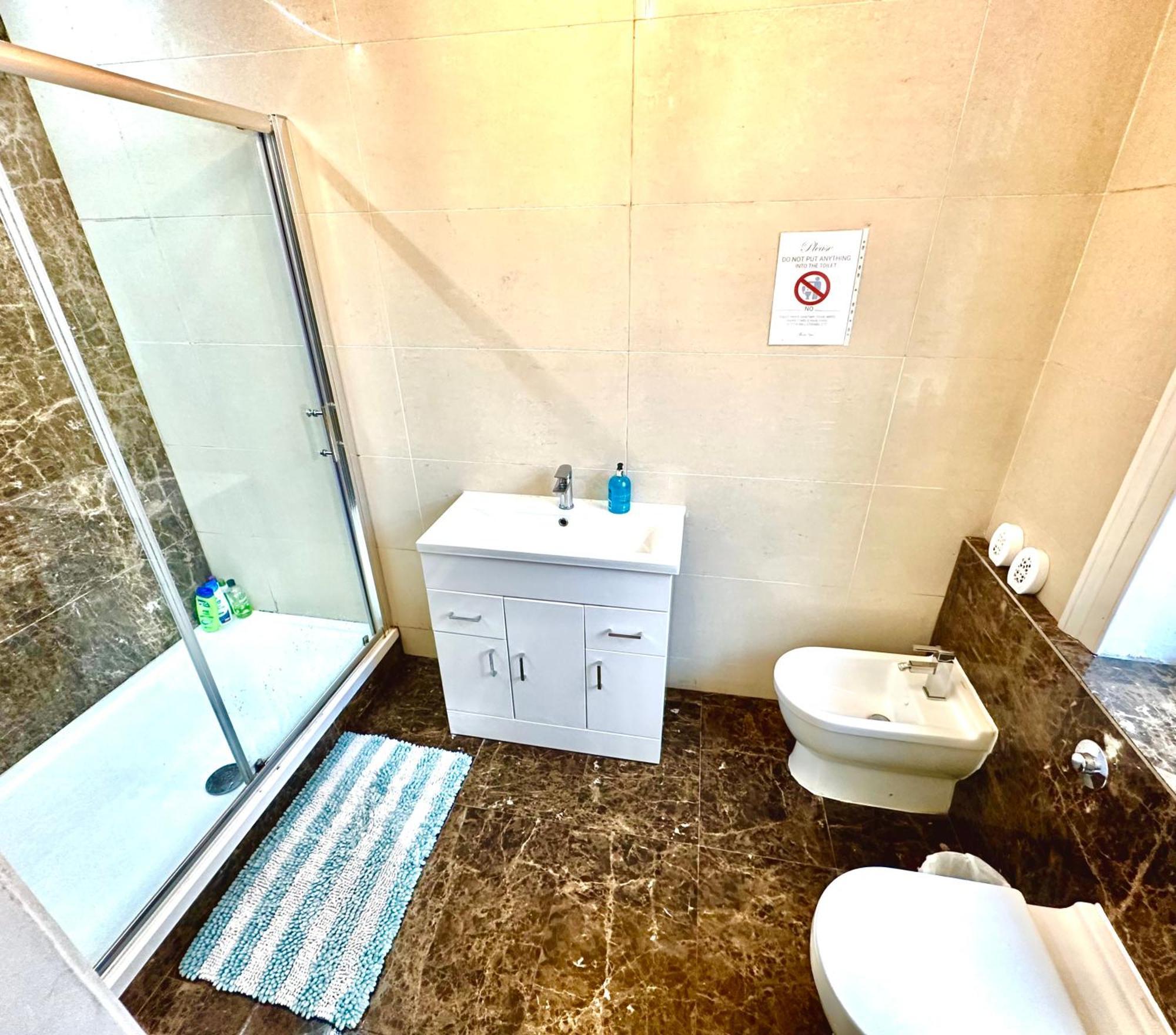Guest house Spacious En Room, Opposite Of Tube Station, 5 Minutes From Oxford Street London