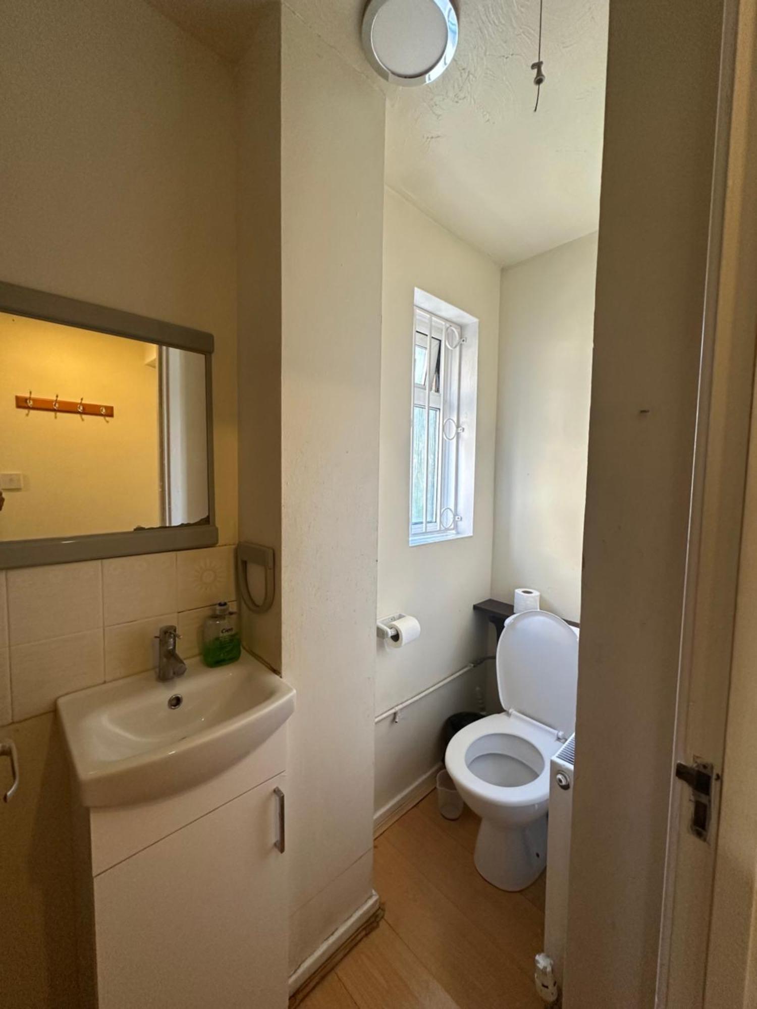 Spacious Double Near Excel Homestay London