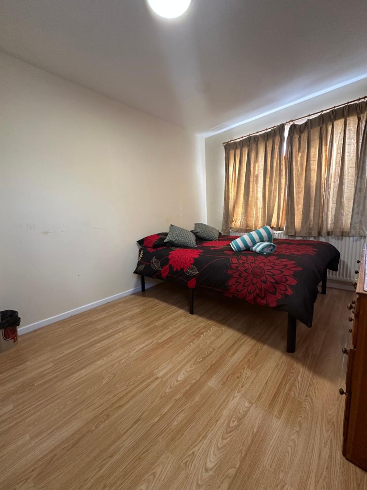 Spacious Double Near Excel Homestay London