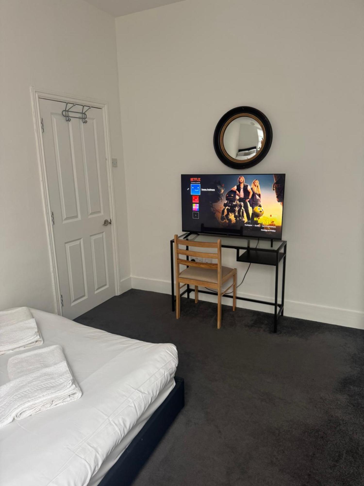 Mortimer Balcony Apartment London