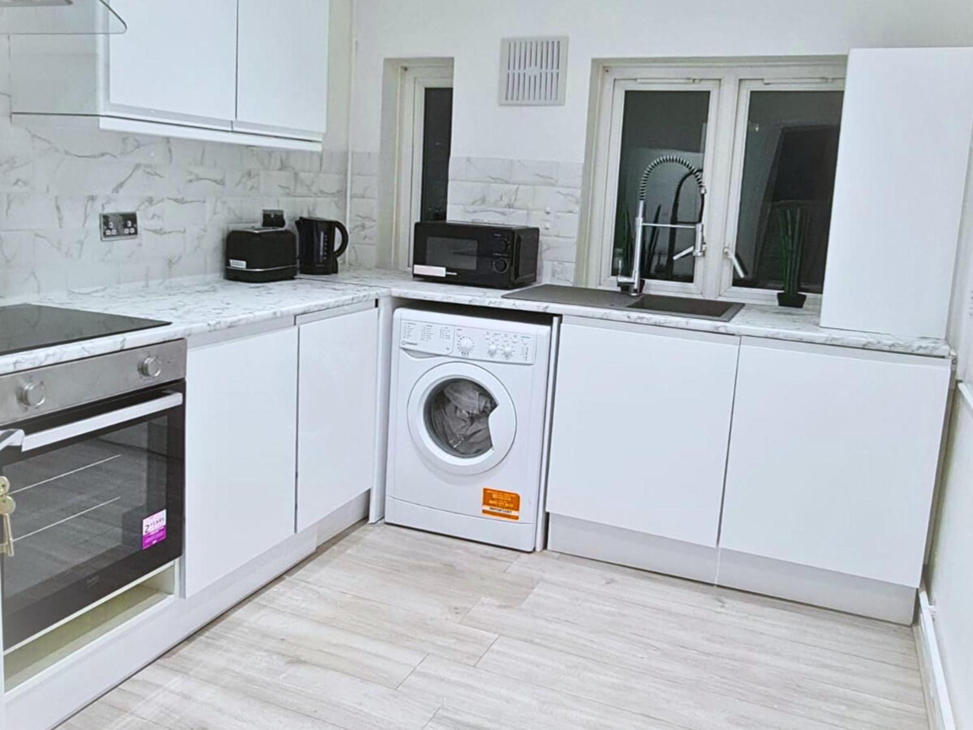 Modern Penge East Apartment