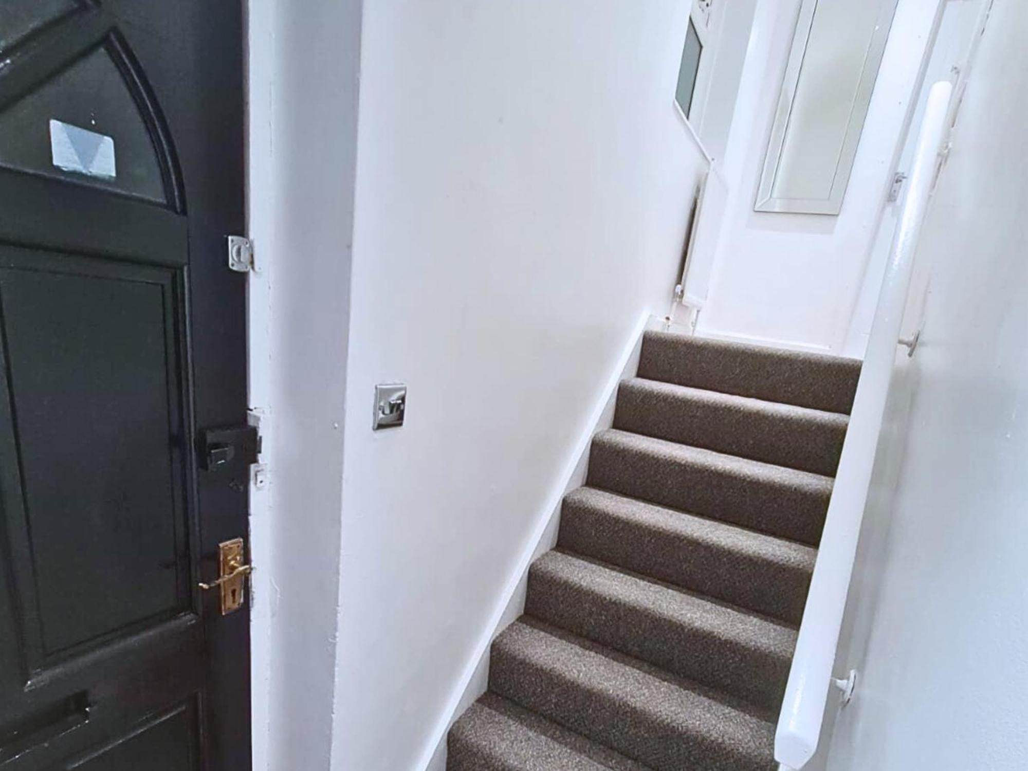 Modern Penge East Apartment *