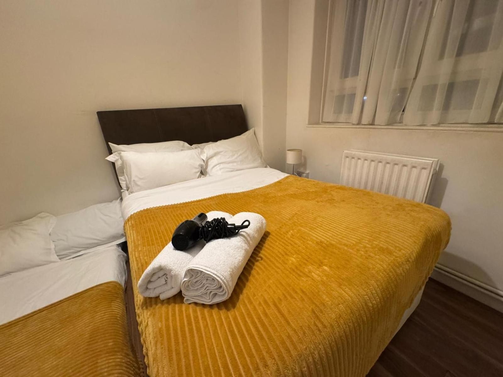 Budget Camden In Guest house *