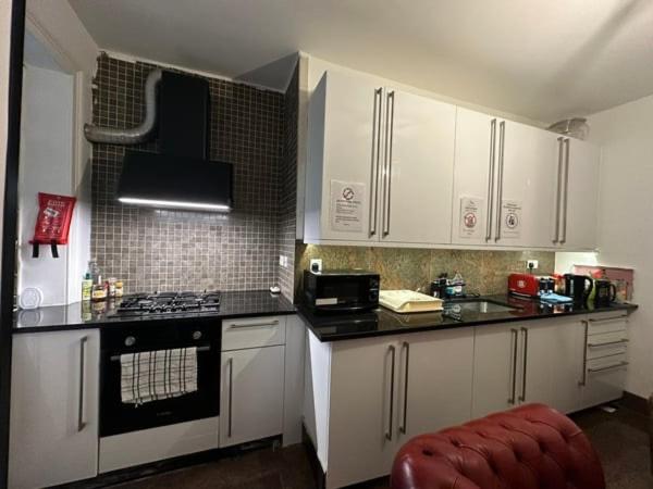 Spacious En Room, Opposite Of Tube Station, 5 Minutes From Oxford Street * London