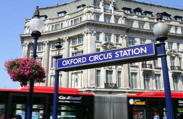 Spacious En Room, Opposite Of Tube Station, 5 Minutes From Oxford Street London