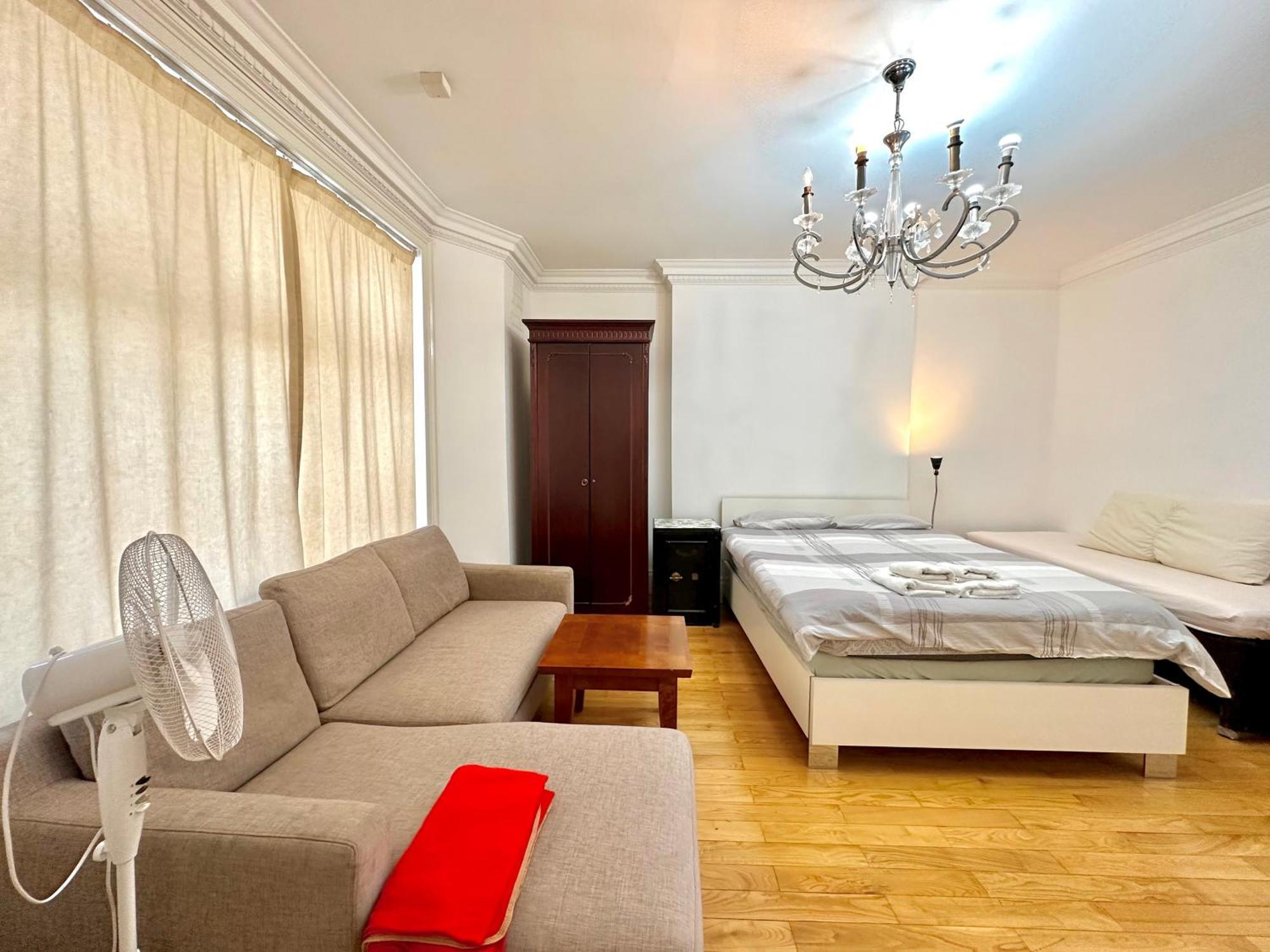 Spacious En Room, Opposite Of Tube Station, 5 Minutes From Oxford Street * London