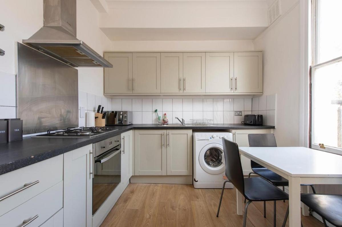 Split-level Spacious Family Apartment *