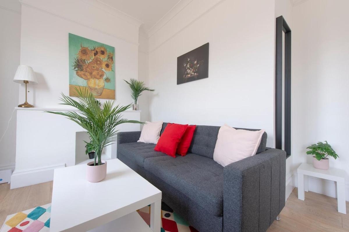 Split-level Spacious Family Apartment London