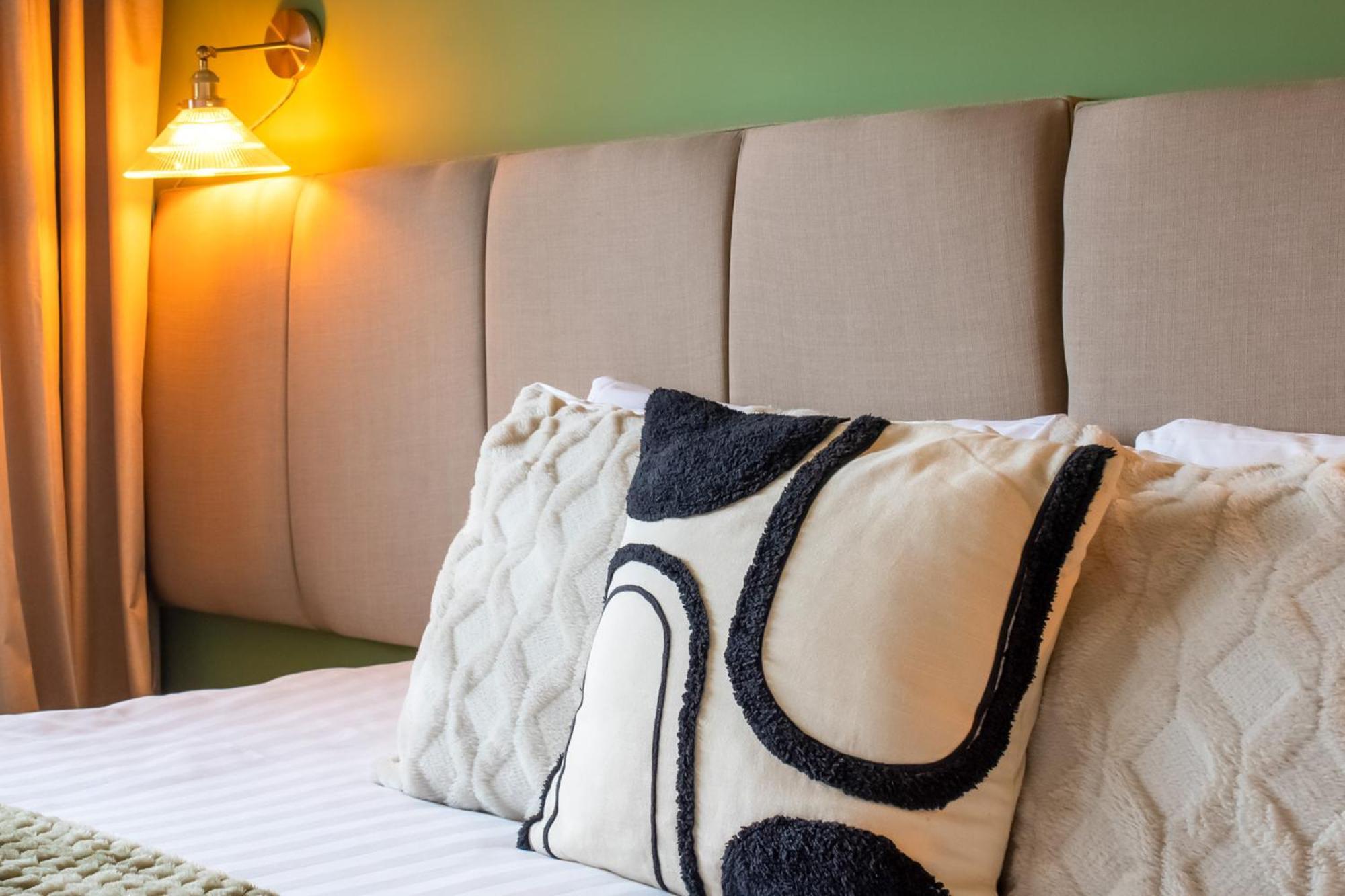 2br 2ba Sleeps 6 King Beds Views E1 Apartment London