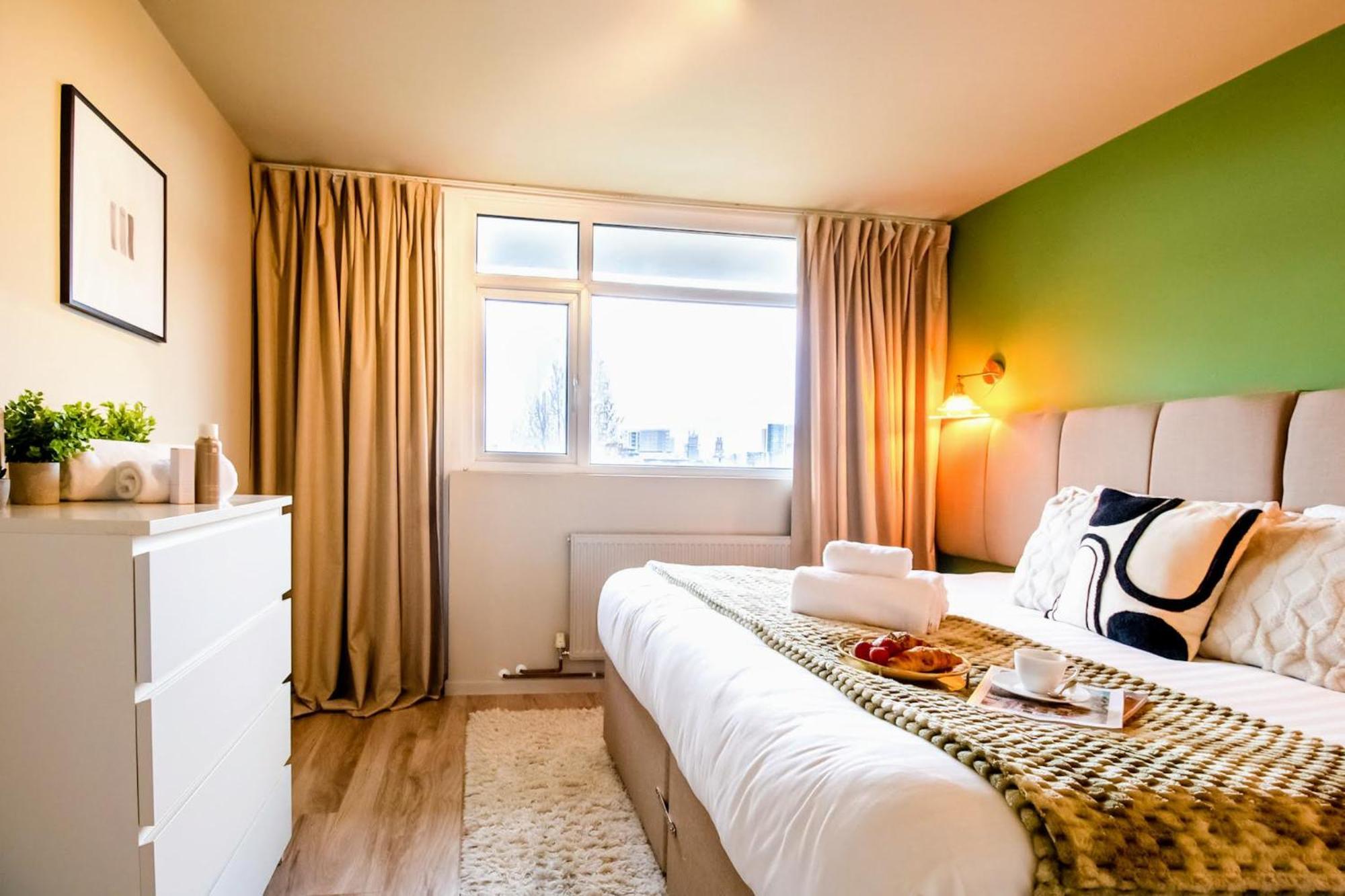 2br 2ba Sleeps 6 King Beds Views E1 *