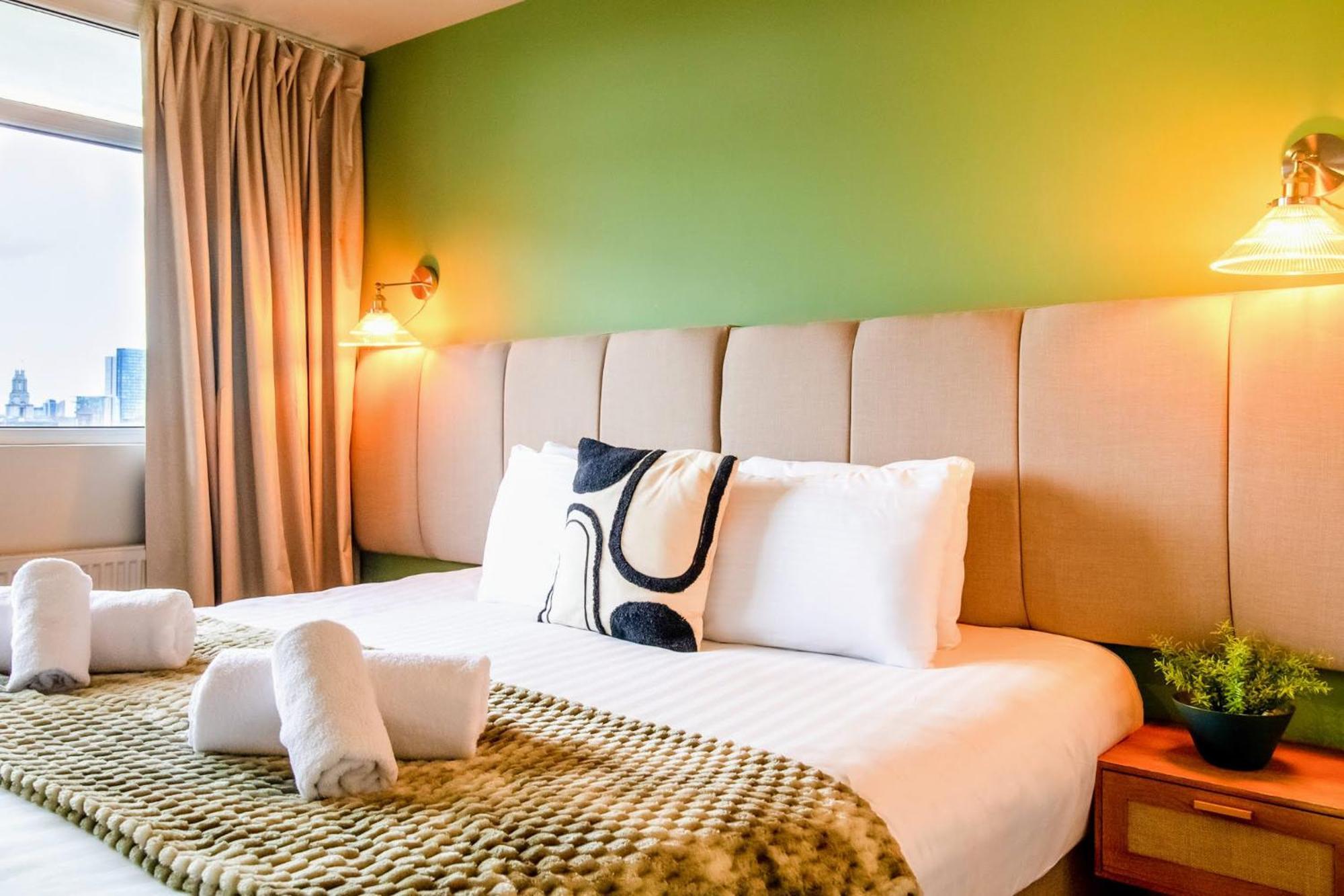 2br 2ba Sleeps 6 King Beds Views E1 Apartment London