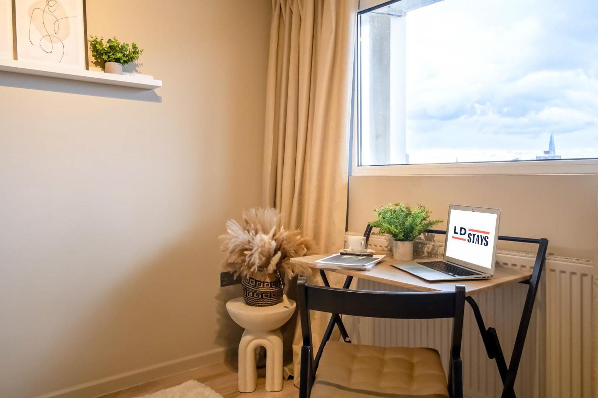 2br 2ba Sleeps 6 King Beds Views E1 London