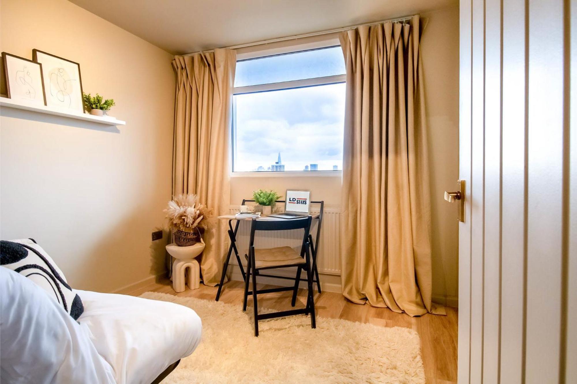 2br 2ba Sleeps 6 King Beds Views E1 * London