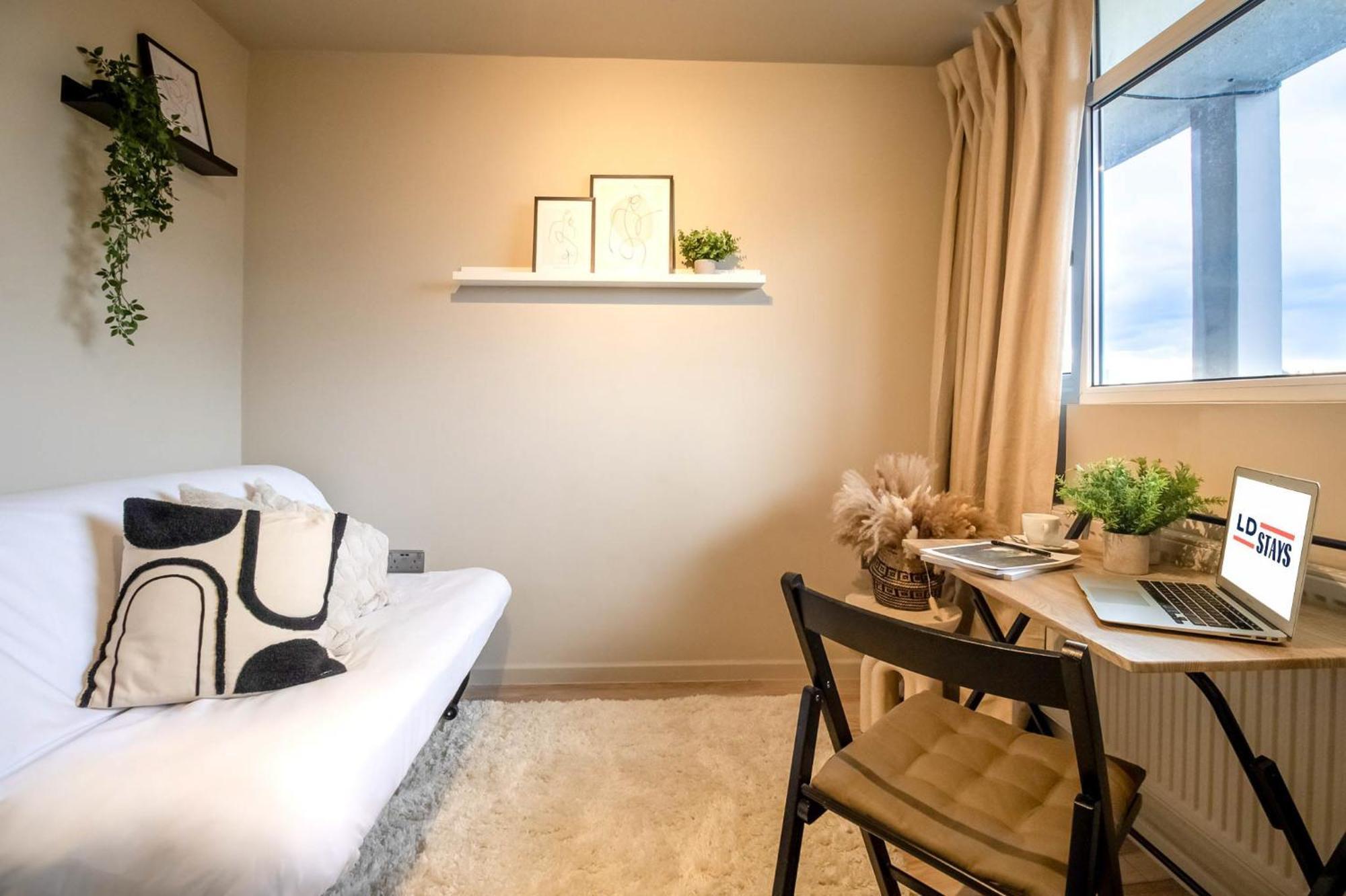 2br 2ba Sleeps 6 King Beds Views E1 London