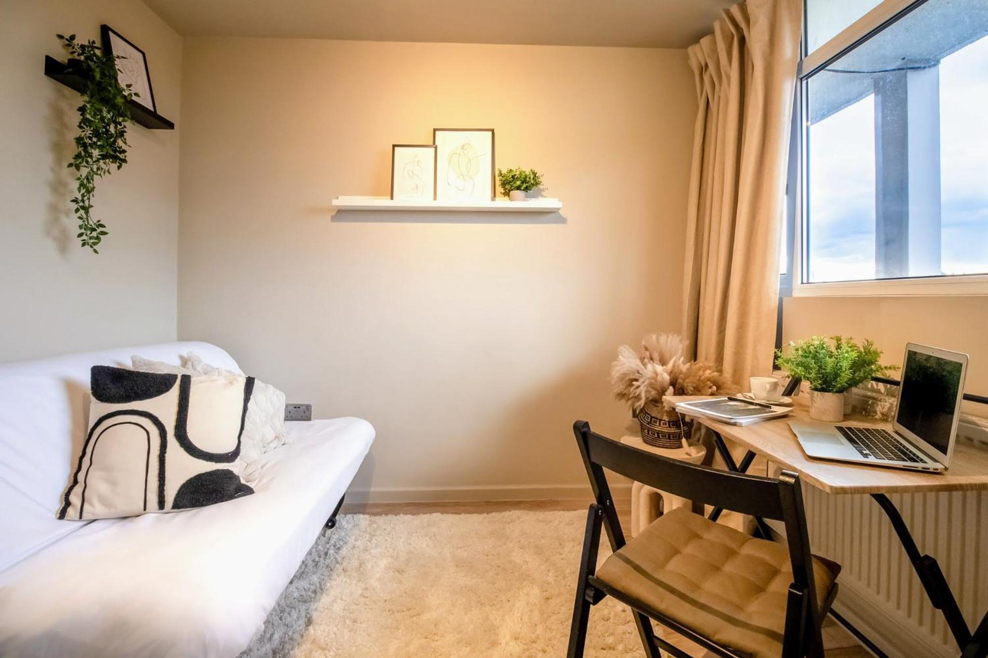 2br 2ba Sleeps 6 King Beds Views E1 London