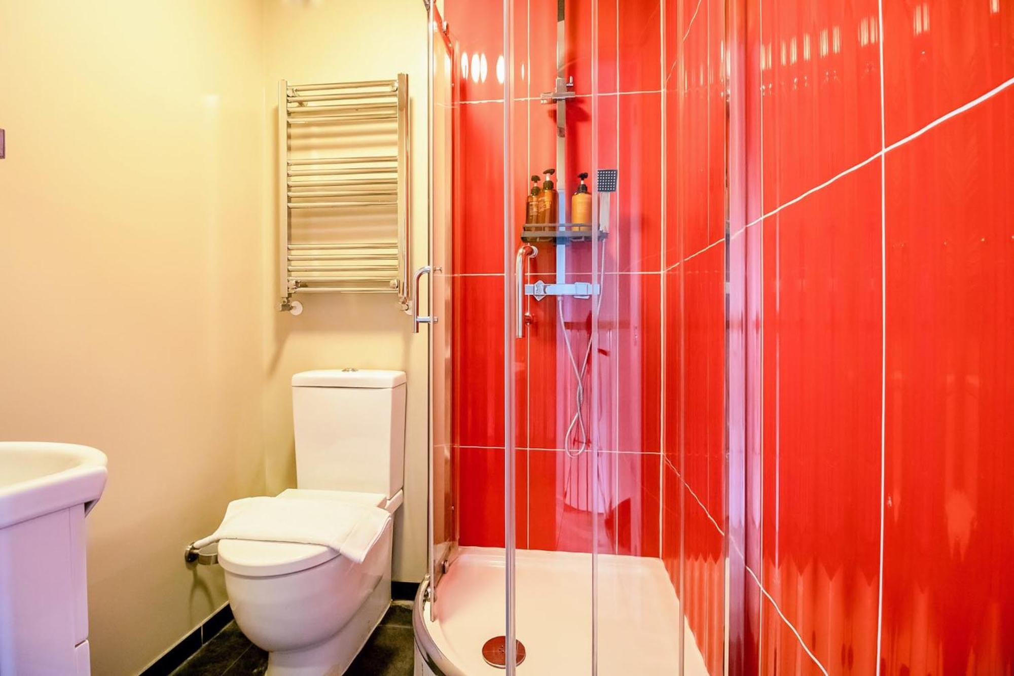 Apartment 2 Bed Flat, City Views, Suitable For Long Stays London