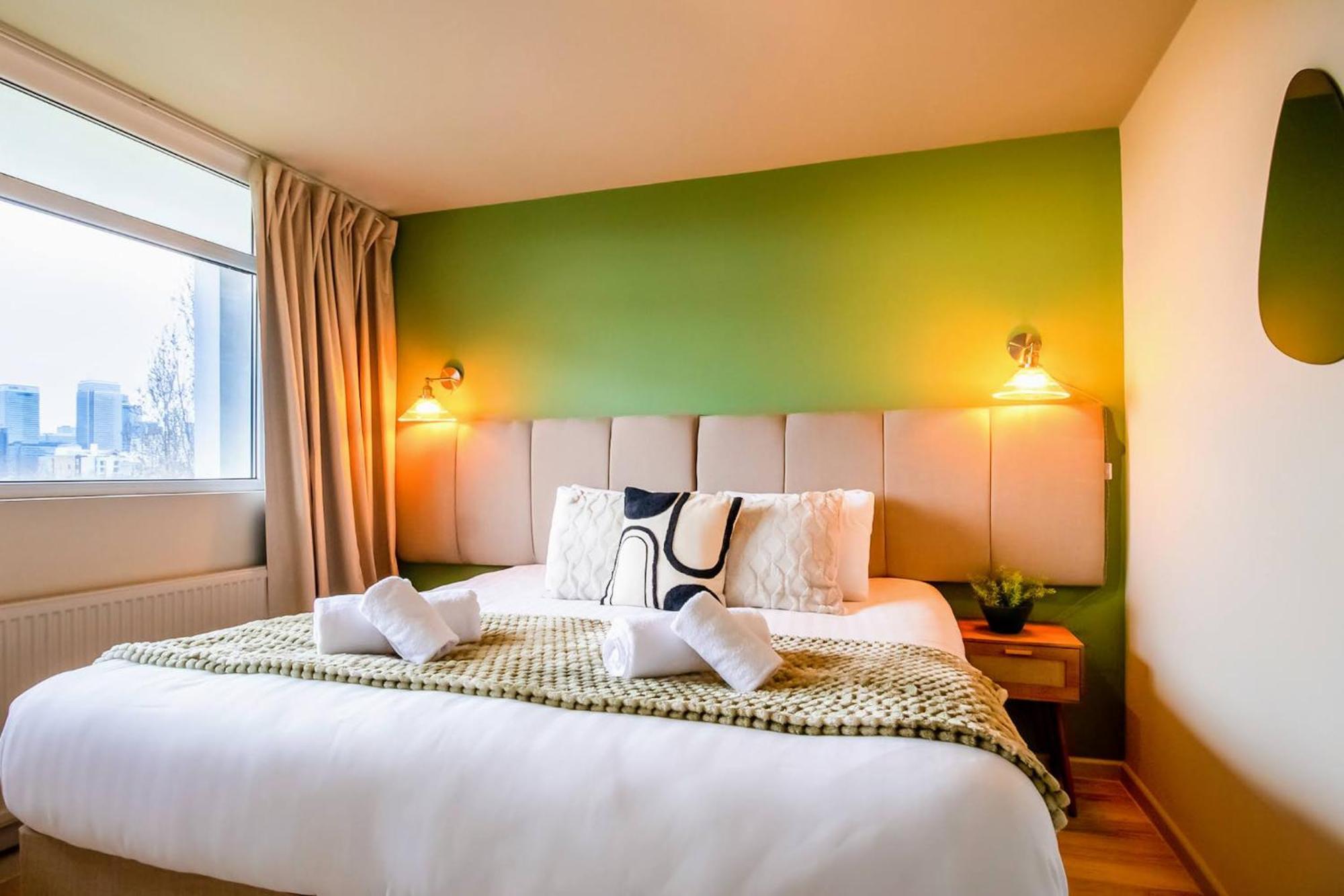 2br 2ba Sleeps 6 King Beds Views E1 *