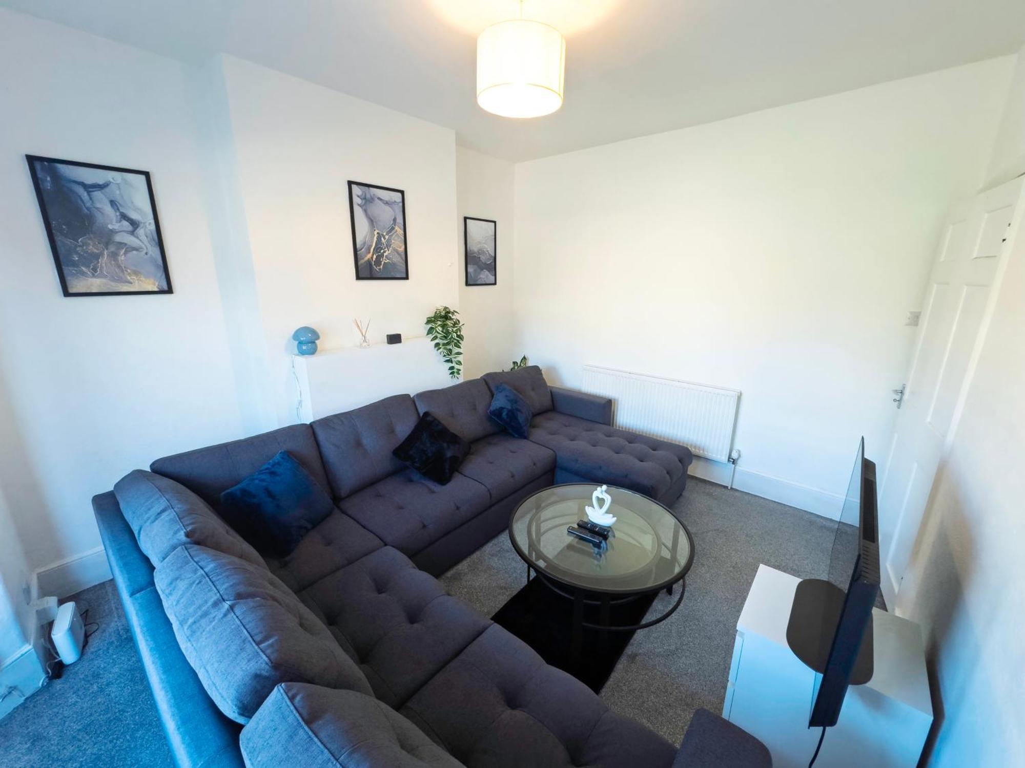 Spacious 3 Bed Apartment, 10 Mins From Wembley Stadium With Private Garden Apartment London
