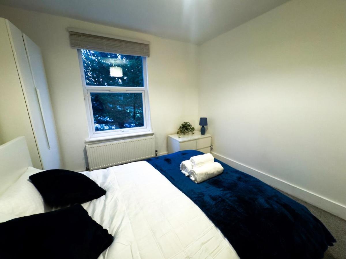 Spacious 3 Bed Apartment, 10 Mins From Wembley Stadium With Private Garden Apartment