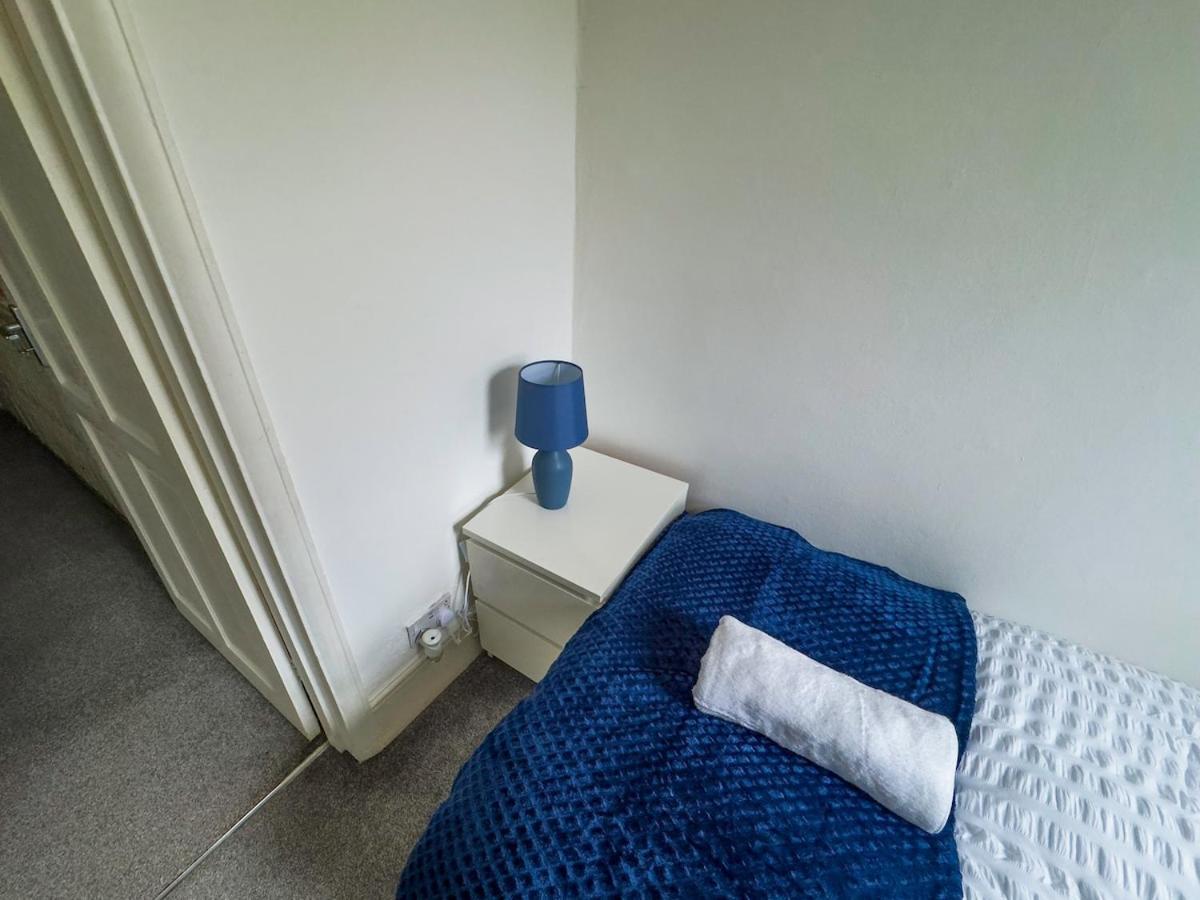 Spacious 3 Bed Apartment, 10 Mins From Wembley Stadium With Private Garden Apartment *