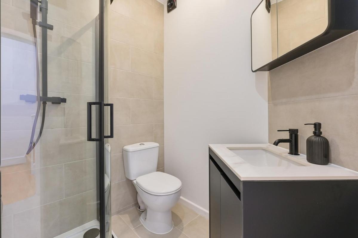 Bright 2 Bed In * London