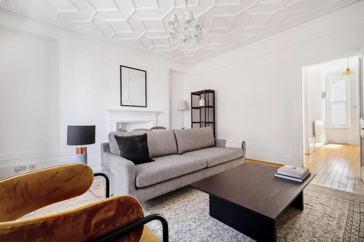 Huge 2 Bedrooms 3 Beds! Covent Gdn 3 Min To Subway Londres