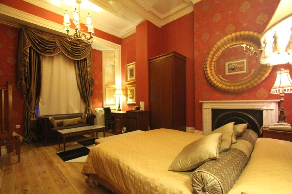 Opulence Hotel