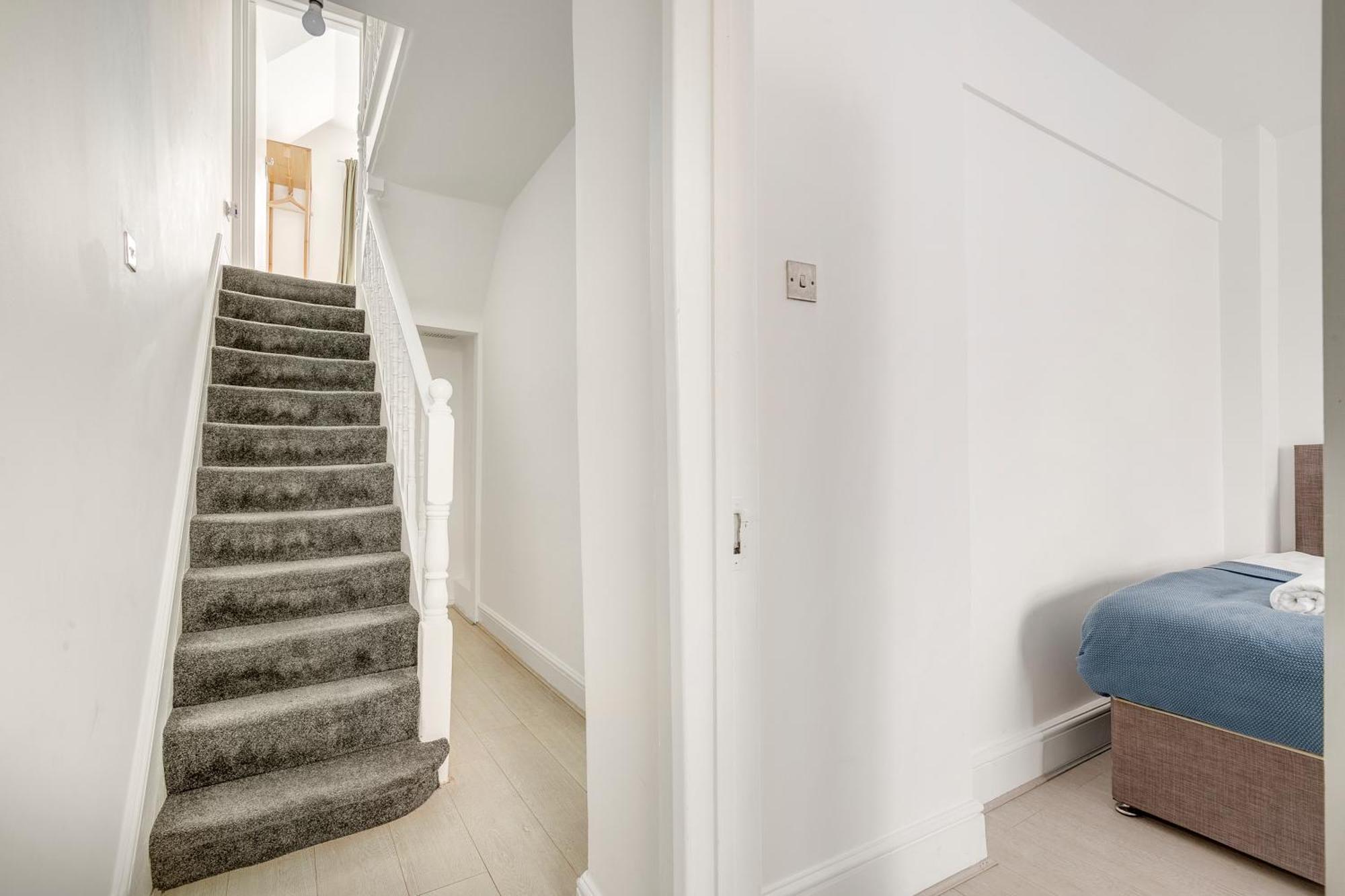 Spacious House In North London, Very Close To Train Station And Bus Stops, Near Tottenham Stadium & Lots Of Parking * London