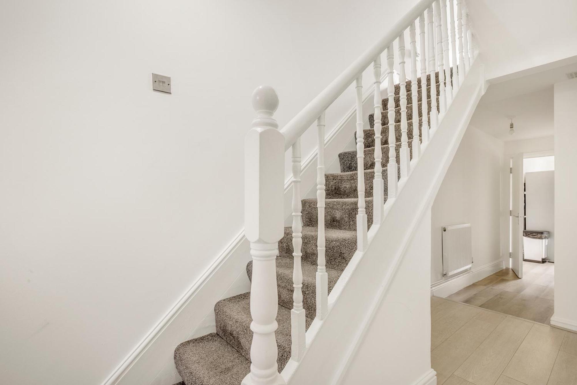 Apartment Spacious House In North London, Very Close To Train Station And Bus Stops, Near Tottenham Stadium & Lots Of Parking London