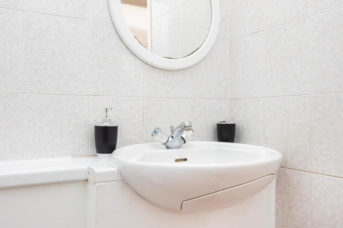 Spacious 1br Near Bridge * London