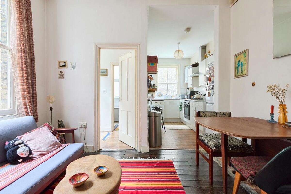 Unique & Charming 2 Bedroom Flat Apartment
