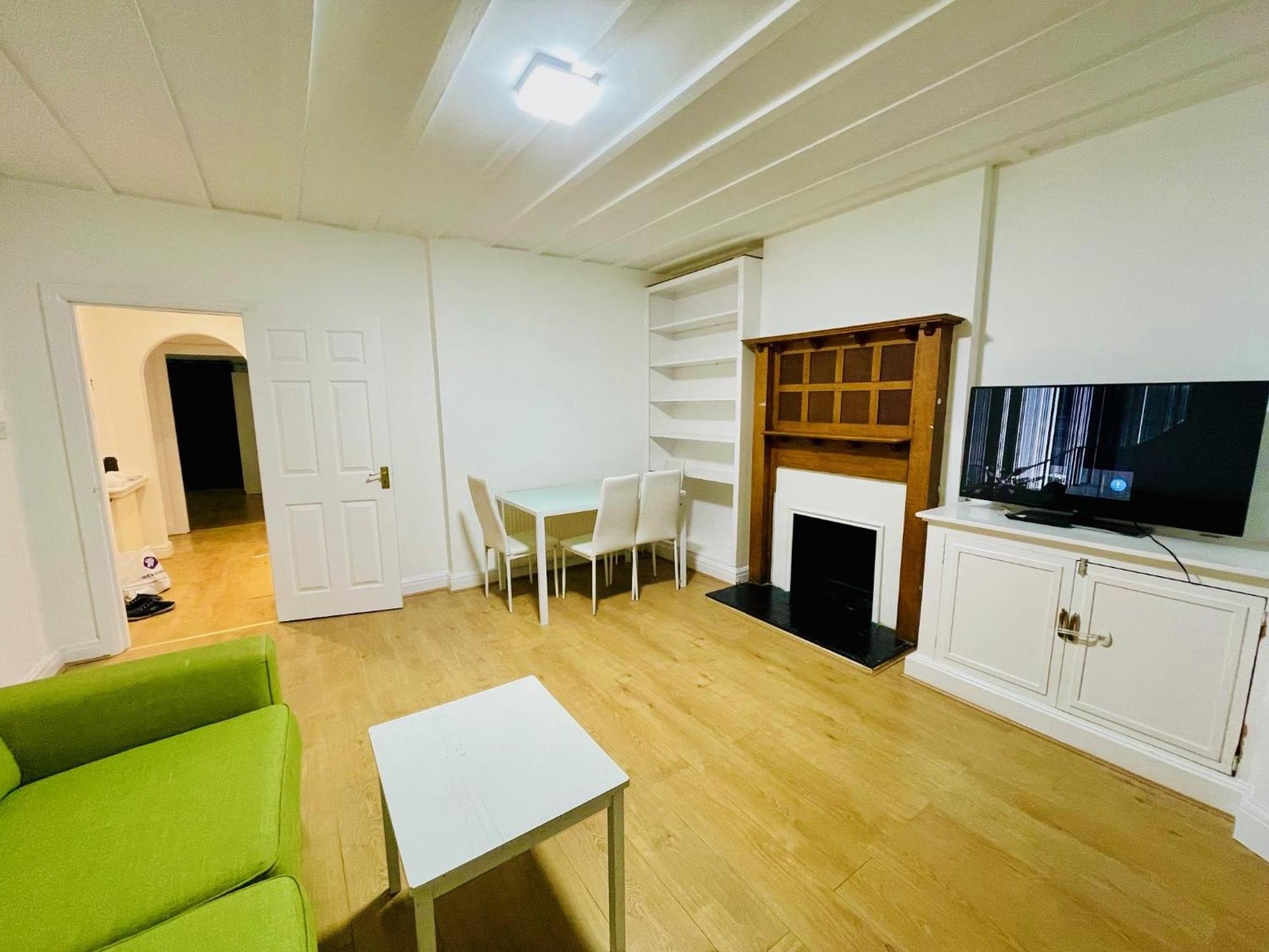 Luxury 2 Bed House With Parking, 5 Min Walk To Station & Ldo Holiday home