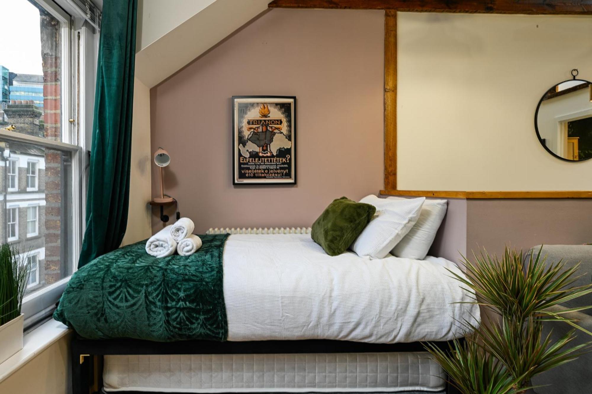 1br Sleeps 4, Georgian Townhouse, Near Liverpool Street, Super London, Beautifully Designed Apartment London